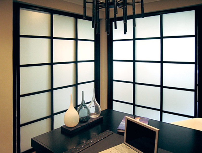 Угловая перегородка в японском стиле с матовым стеклом Актобе
