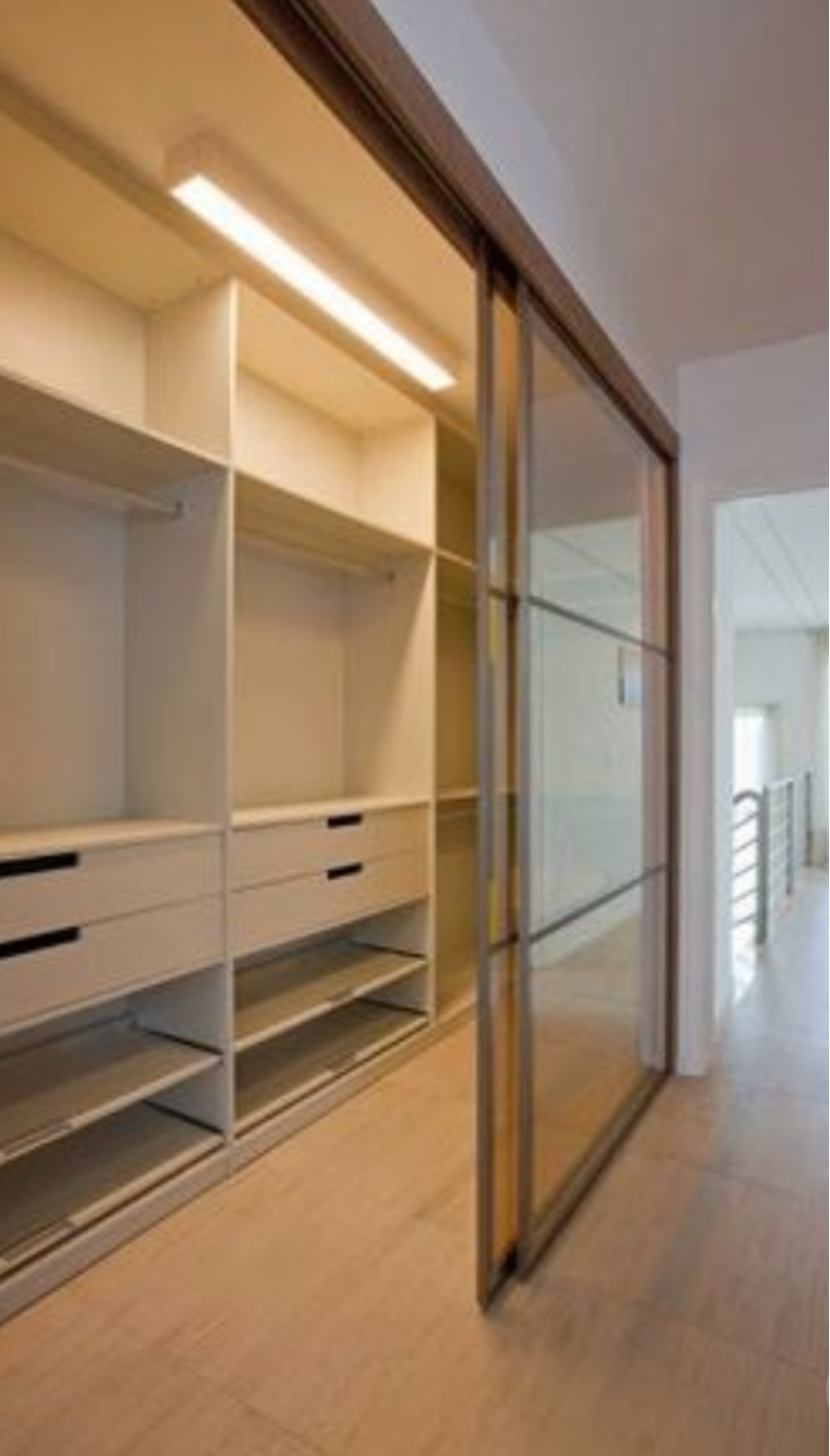 Линейная гардеробная комната с дверями купе Актобе